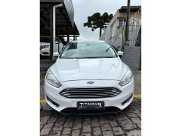 FORD - FOCUS - 2015/2016 - Branca - R$ 67.900,00