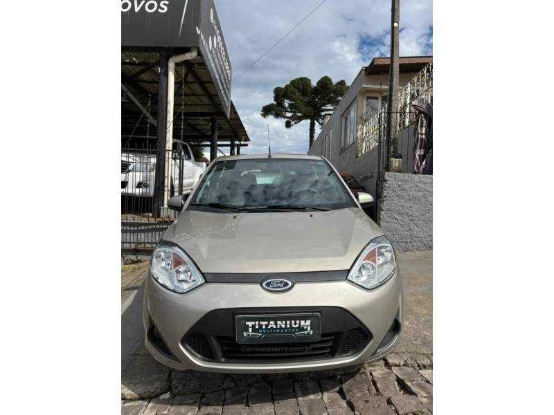 FORD - FIESTA - 2012/2013 - Prata - R$ 37.900,00
