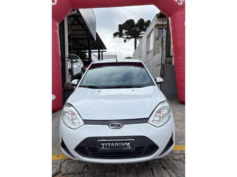 FORD - FIESTA - 2013/2014 - Branca - R$ 39.900,00
