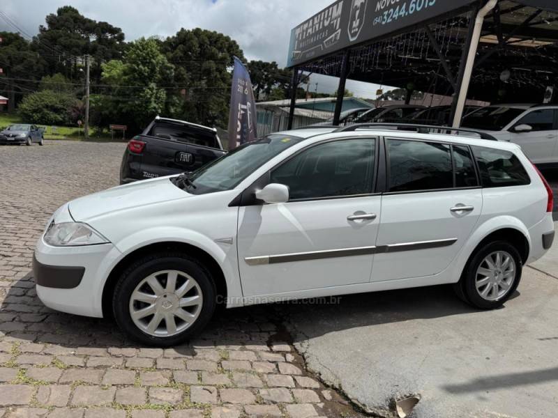 RENAULT - MÉGANE - 2012/2013 - Branca - R$ 36.900,00