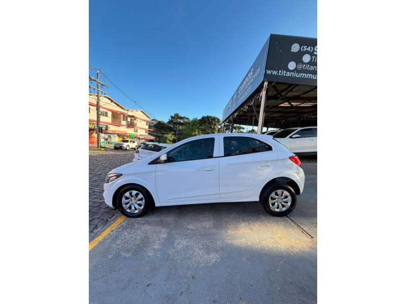 CHEVROLET - ONIX - 2019/2019 - Branca - R$ 58.900,00