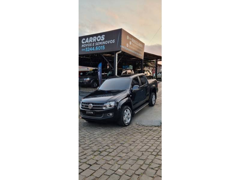 VOLKSWAGEN - AMAROK - 2013/2014 - Preta - Sob Consulta