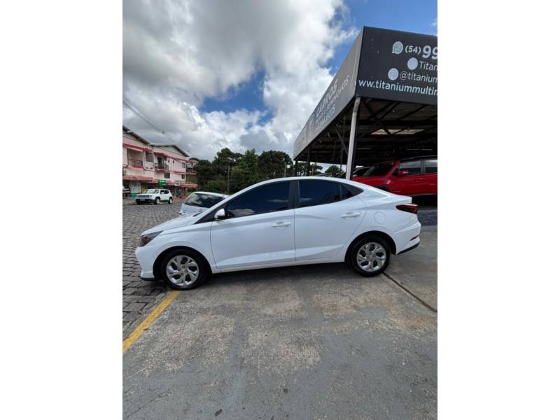 HYUNDAI - HB20S - 2023/2024 - Branca - R$ 84.900,00