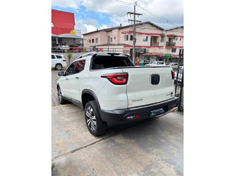 FIAT - TORO - 2024/2025 - Branca - R$ 165.900,00