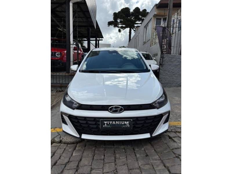 HYUNDAI - HB20S - 2023/2024 - Branca - R$ 84.900,00