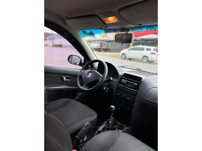 FIAT - SIENA - 2011/2012 - Marrom - R$ 39.900,00