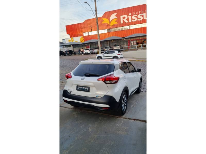 NISSAN - KICKS - 2018/2018 - Branca - R$ 81.000,00