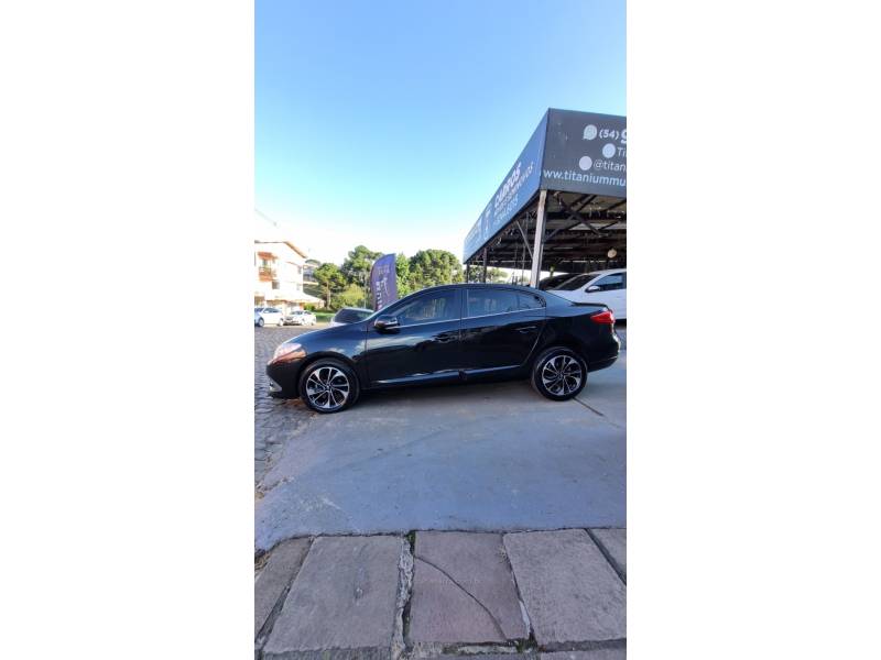 RENAULT - FLUENCE - 2016/2017 - Preta - R$ 69.900,00