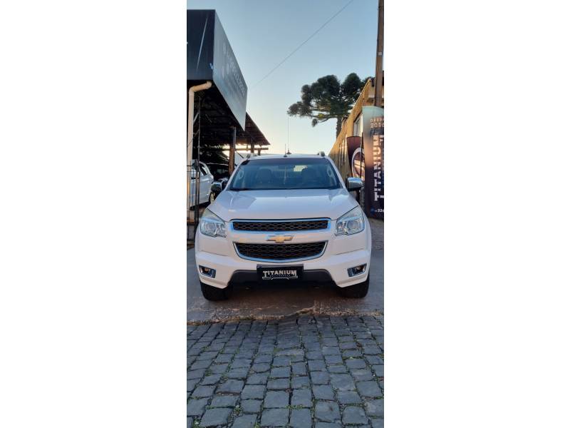 CHEVROLET - S10 - 2012/2013 - Branca - R$ 99.900,00