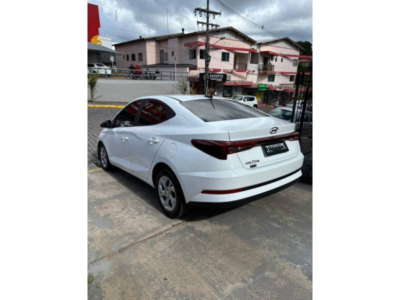 HYUNDAI - HB20S - 2023/2024 - Branca - R$ 84.900,00