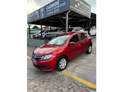 RENAULT - SANDERO - 2016/2017 - Vermelha - R$ 45.900,00