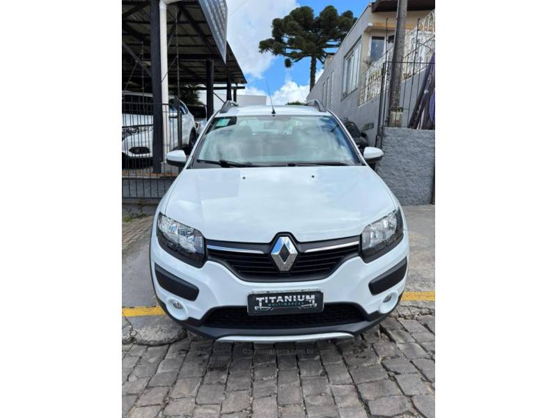 RENAULT - SANDERO - 2017/2018 - Branca - R$ 57.900,00