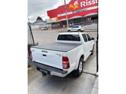 TOYOTA - HILUX - 2014/2015 - Branca - R$ 118.900,00