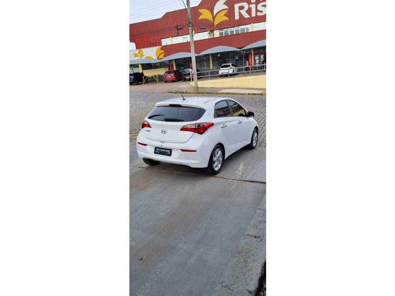 HYUNDAI - HB20 - 2017/2018 - Branca - R$ 55.900,00