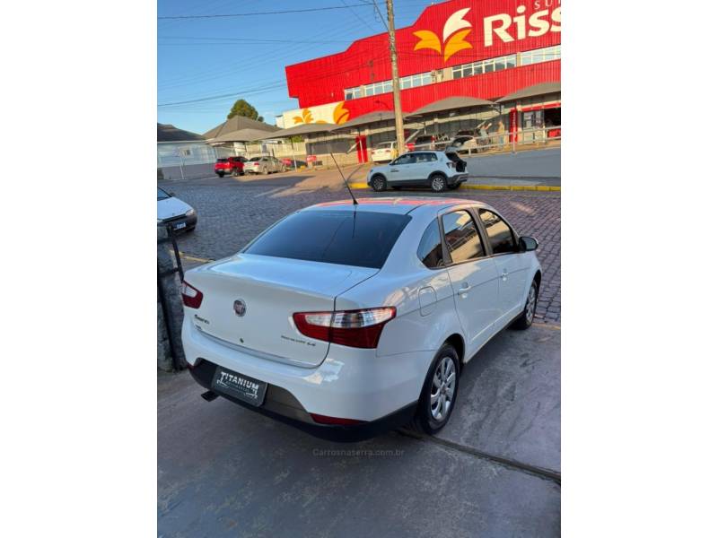 FIAT - SIENA - 2012/2013 - Branca - R$ 38.900,00