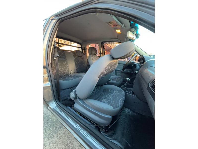 FIAT - STRADA - 2013/2013 - Cinza - R$ 58.900,00