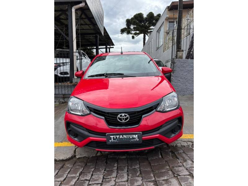 TOYOTA - ETIOS - 2018/2019 - Vermelha - R$ 59.900,00