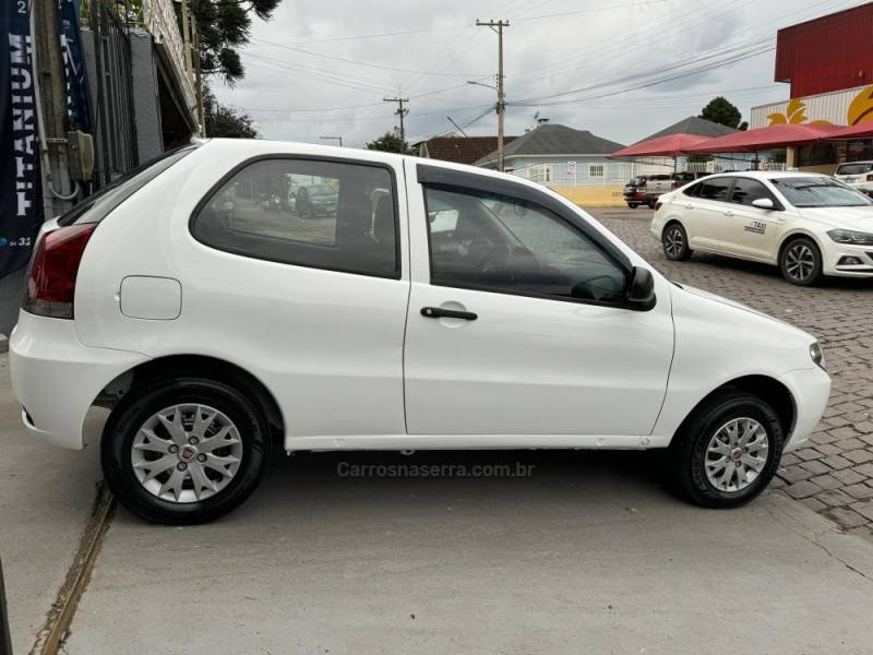 FIAT - PALIO - 2015/2016 - Branca - R$ 32.900,00