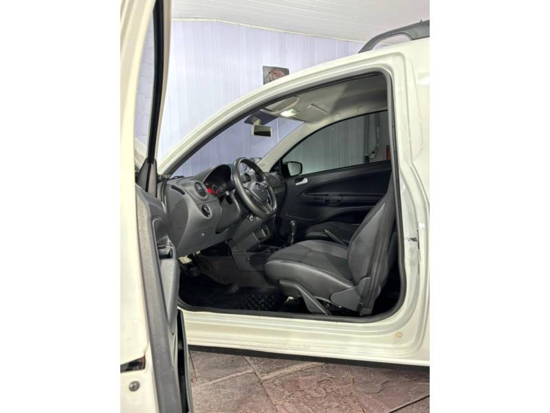 VOLKSWAGEN - SAVEIRO - 2018/2018 - Branca - R$ 58.900,00