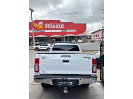 TOYOTA - HILUX - 2014/2015 - Branca - R$ 118.900,00