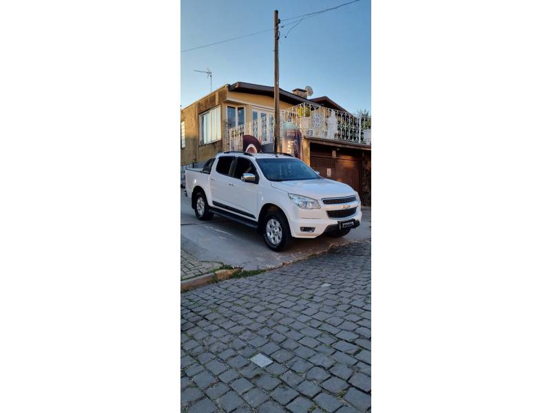 CHEVROLET - S10 - 2012/2013 - Branca - R$ 99.900,00