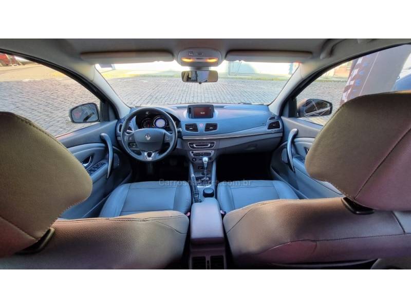 RENAULT - FLUENCE - 2016/2017 - Preta - R$ 69.900,00