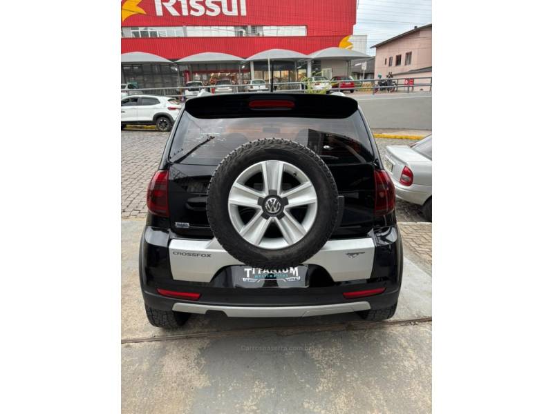 VOLKSWAGEN - CROSSFOX - 2010/2011 - Preta - R$ 44.900,00