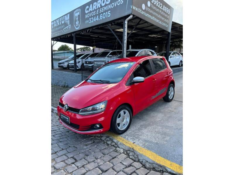 VOLKSWAGEN - FOX - 2015/2016 - Vermelha - R$ 57.900,00