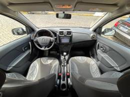 RENAULT - SANDERO - 2017/2018 - Branca - R$ 57.900,00