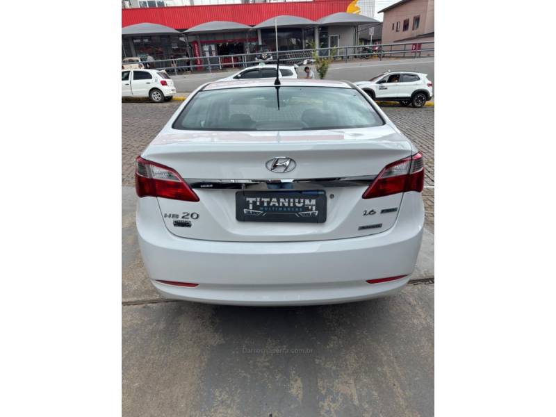 HYUNDAI - HB20S - 2014/2015 - Branca - R$ 59.900,00