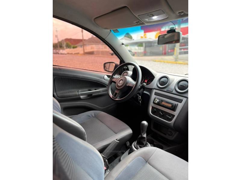 VOLKSWAGEN - VOYAGE - 2014/2015 - Branca - R$ 47.900,00