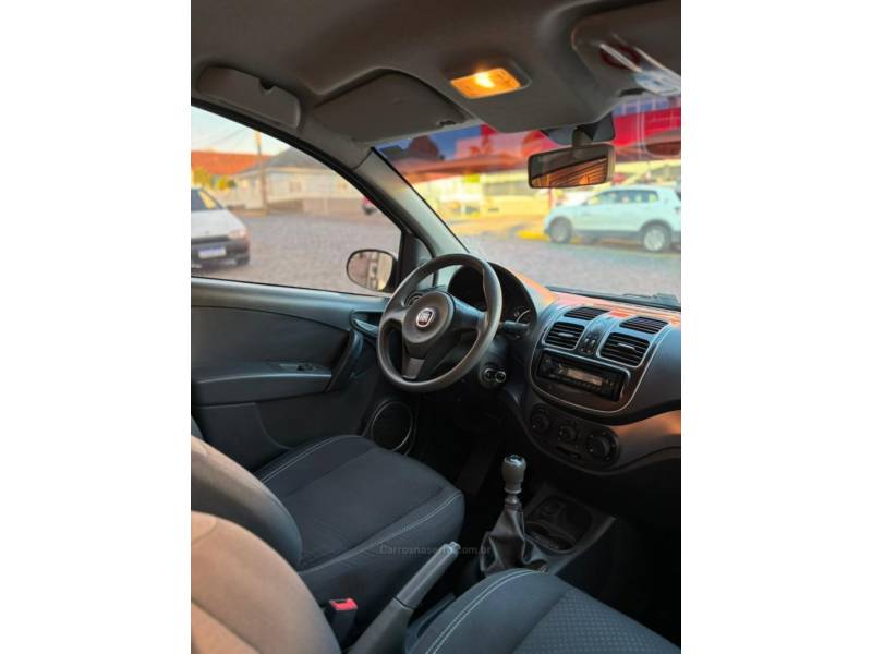 FIAT - SIENA - 2012/2013 - Branca - R$ 38.900,00