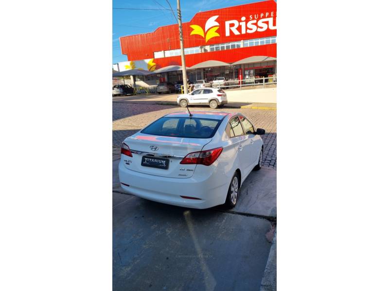 HYUNDAI - HB20S - 2014/2015 - Branca - R$ 59.900,00