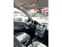 FORD - FIESTA - 2012/2013 - Prata - R$ 37.900,00