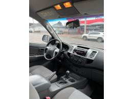 TOYOTA - HILUX - 2014/2015 - Branca - R$ 118.900,00
