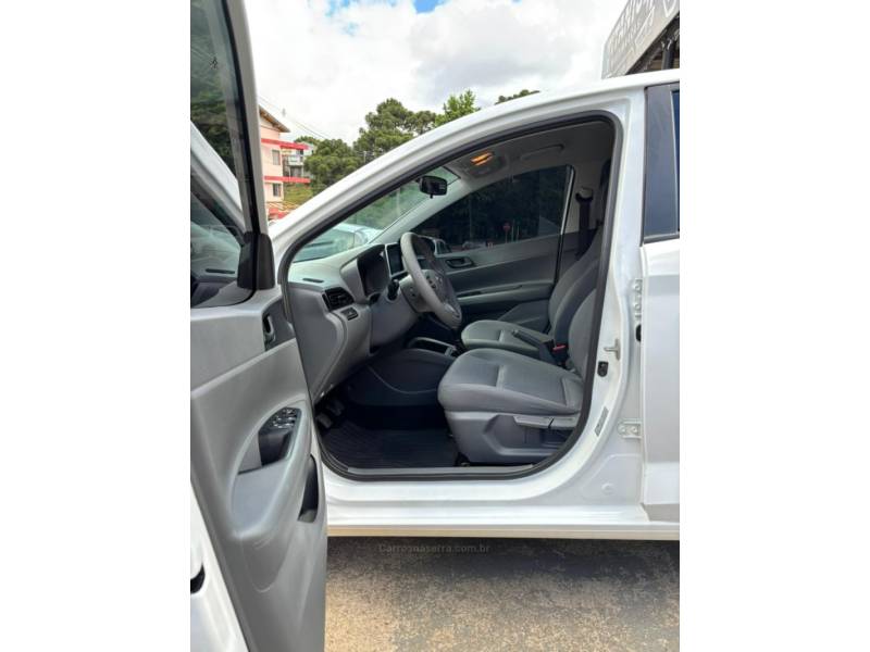 HYUNDAI - HB20S - 2023/2024 - Branca - R$ 84.900,00