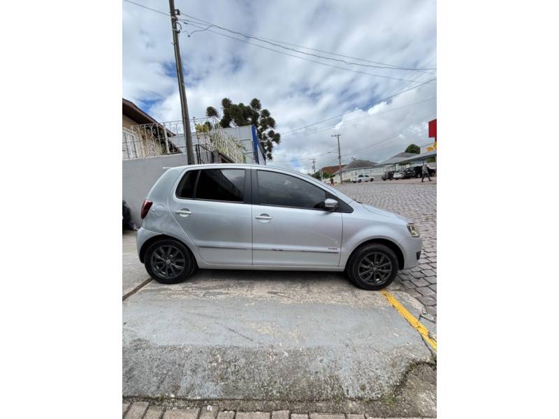 VOLKSWAGEN - FOX - 2012/2013 - Prata - R$ 45.900,00