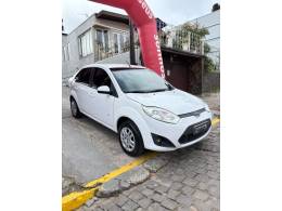 FORD - FIESTA - 2013/2014 - Branca - R$ 39.900,00