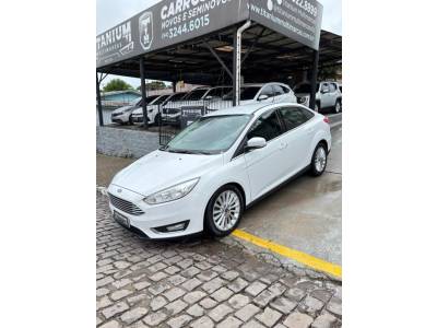 FORD - FOCUS - 2015/2016 - Branca - R$ 67.900,00