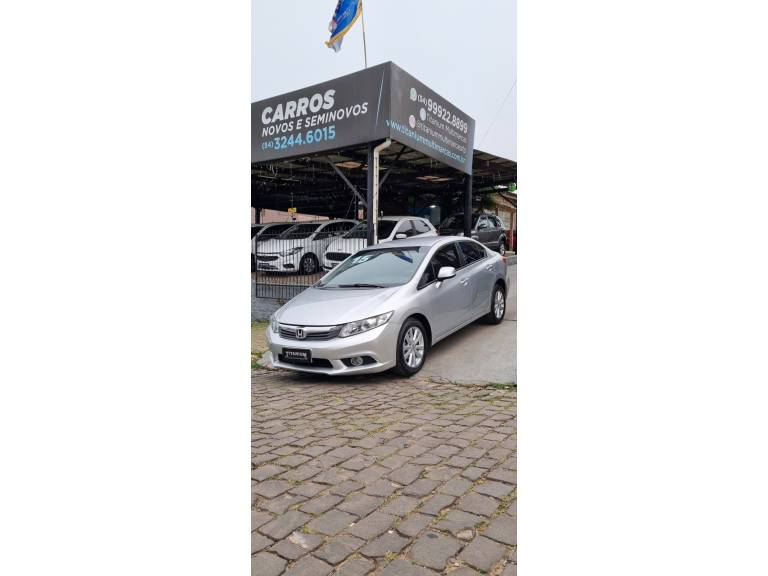 HONDA - CIVIC - 2014/2015 - Prata - R$ 67.900,00