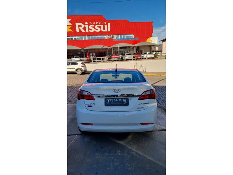 HYUNDAI - HB20S - 2014/2015 - Branca - R$ 59.900,00