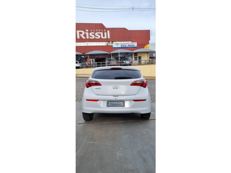 HYUNDAI - HB20 - 2017/2018 - Branca - R$ 55.900,00