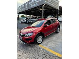 RENAULT - SANDERO - 2015/2015 - Vermelha - R$ 44.900,00