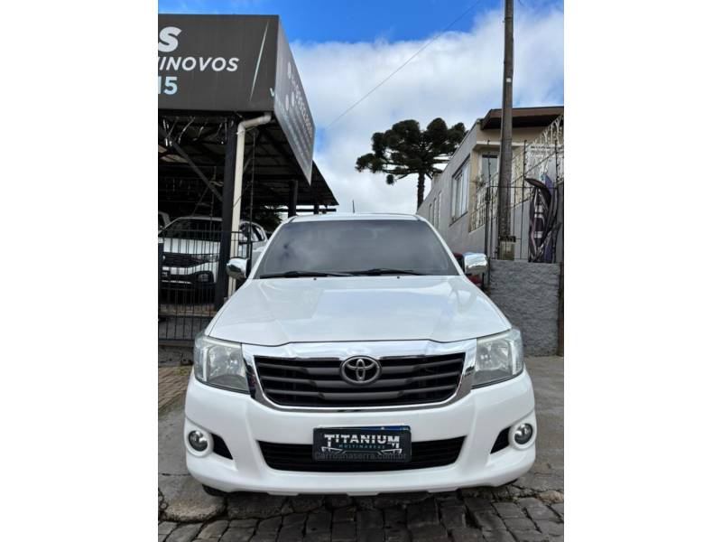 TOYOTA - HILUX - 2014/2015 - Branca - R$ 118.900,00