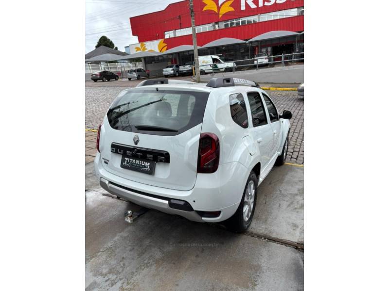 RENAULT - DUSTER - 2016/2017 - Branca - R$ 68.900,00