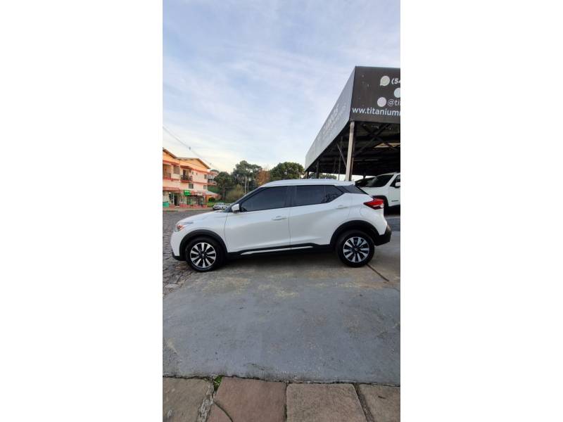 NISSAN - KICKS - 2018/2018 - Branca - R$ 81.000,00