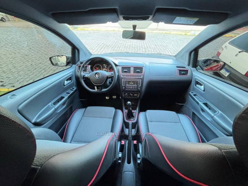 VOLKSWAGEN - FOX - 2015/2016 - Vermelha - R$ 57.900,00