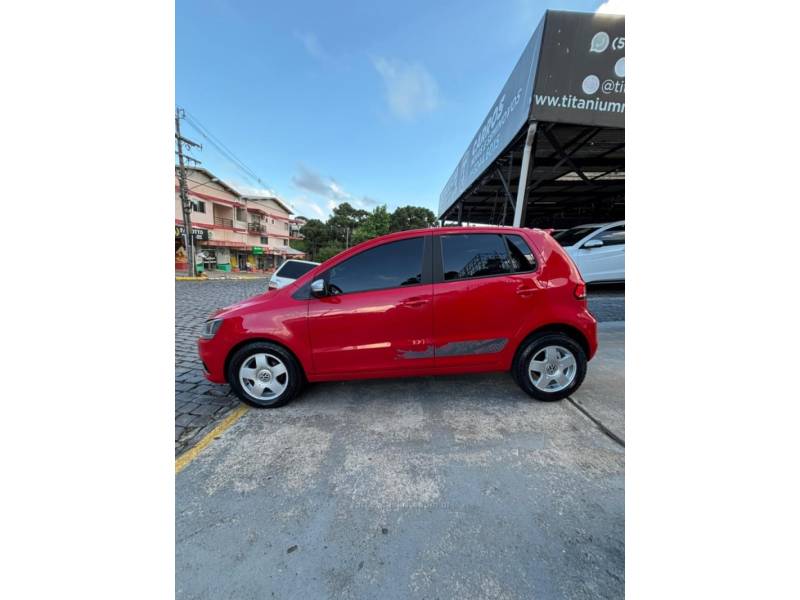 VOLKSWAGEN - FOX - 2015/2016 - Vermelha - R$ 57.900,00