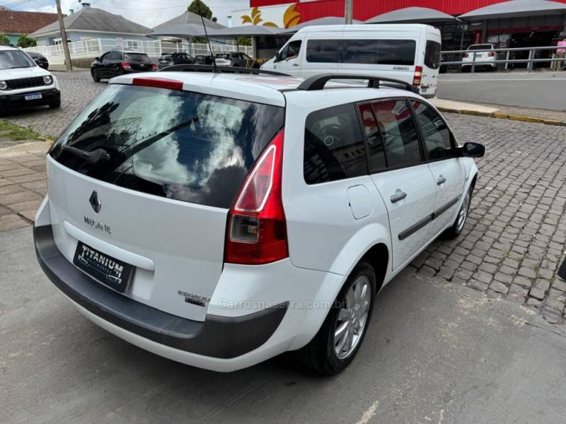 RENAULT - MÉGANE - 2012/2013 - Branca - R$ 36.900,00