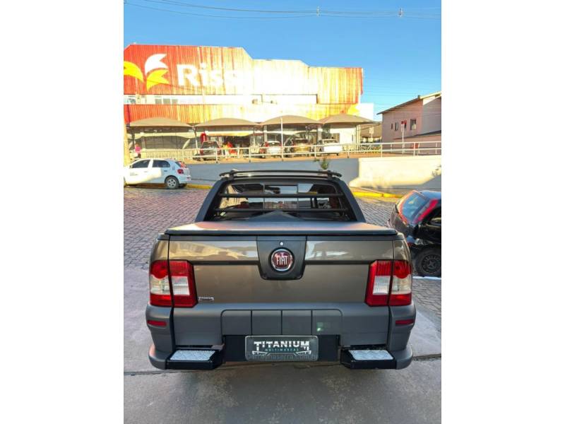 FIAT - STRADA - 2013/2013 - Cinza - R$ 58.900,00